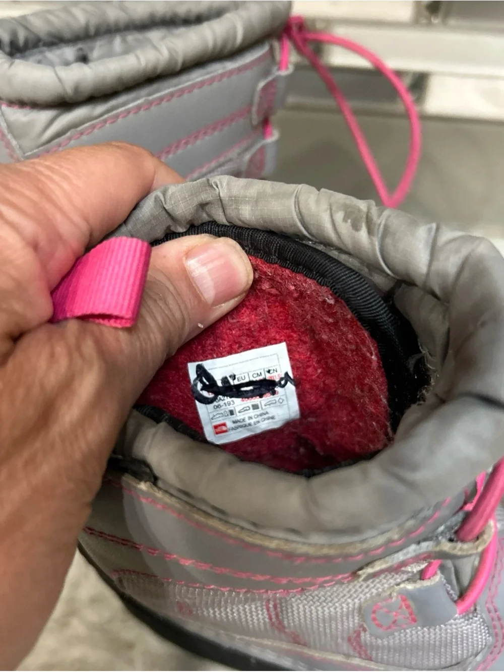 The North Face Girls Sz 12 Snow Alpenglow Winter Boots Removable Lining